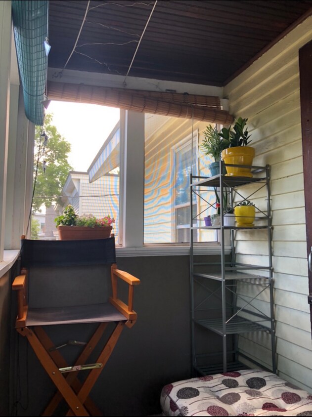 screened sunny porch - 80 Cedar St