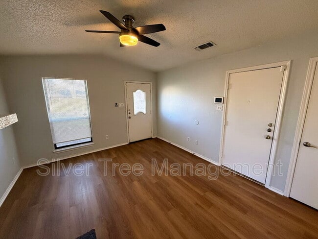 Foto del edificio - 6847 S Creek Dr