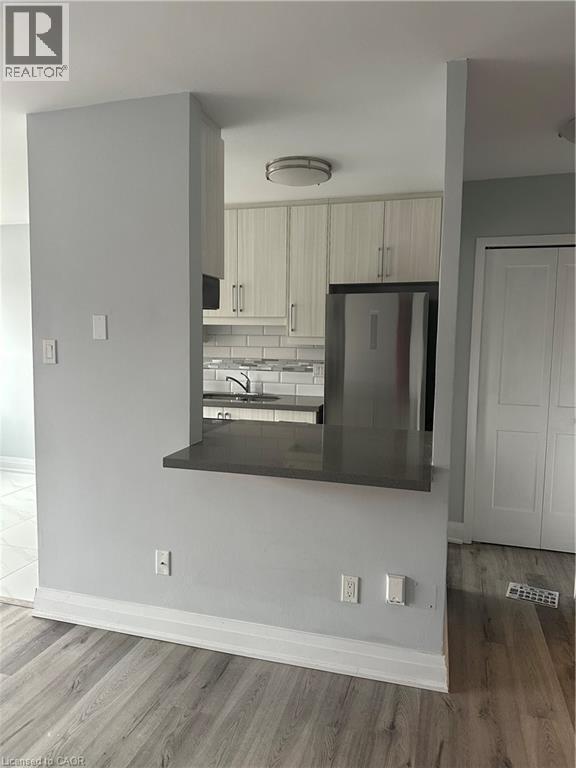 Building Photo - 579 Clare Ave