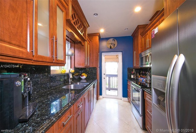 Foto del edificio - 763 NE 75th St
