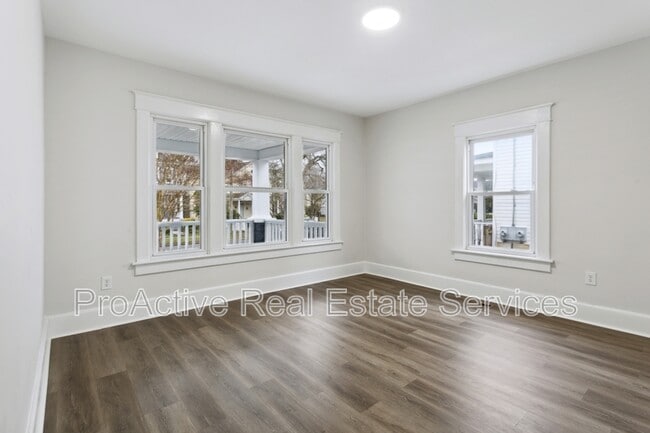 Building Photo - 1307 Holly Ave