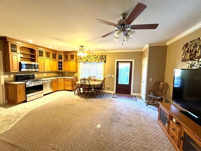 Foto del edificio - 96 Valley Stream Ln