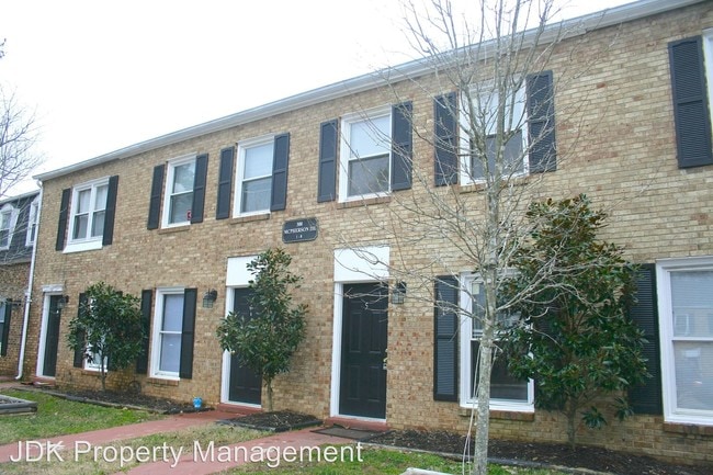 Building Photo - 300 E McPherson Dr