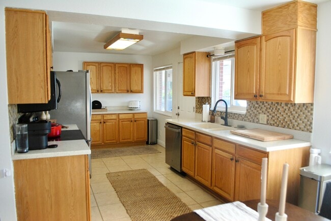 Building Photo - 2751 S Reed St