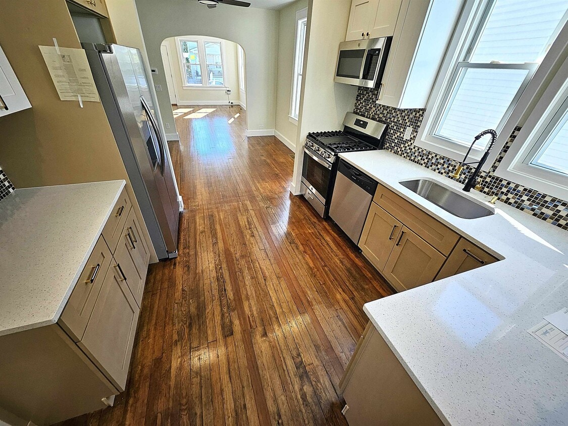 Primary Photo - 244 Centre Ave