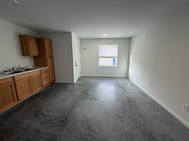 Foto del edificio - 1 BEDROOM 1 BATHROOM APARTMENT FOR RENT