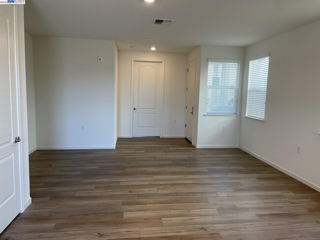 Building Photo - 1800 Monroe Ct