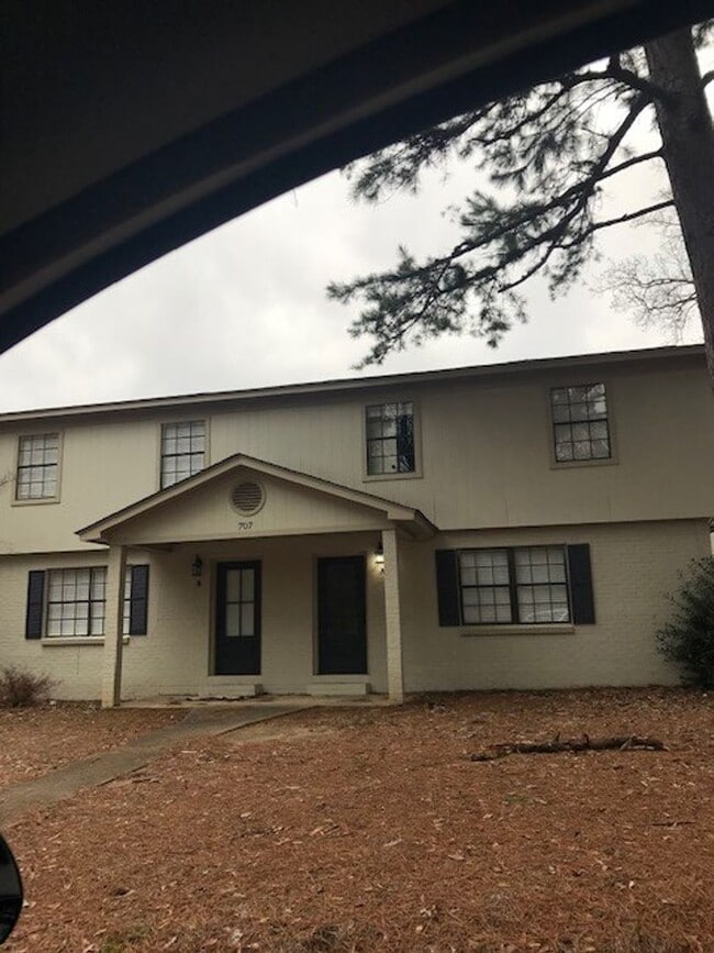 Building Photo - 707 McLarty Rd