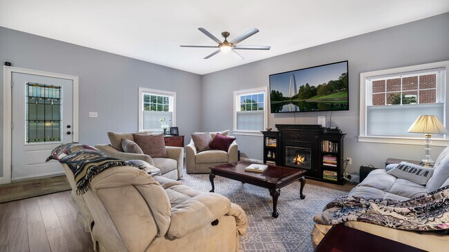 Sala de estar - 321 E Jefferson St