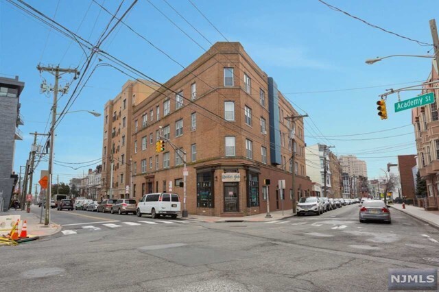 Foto principal - 203 Academy St