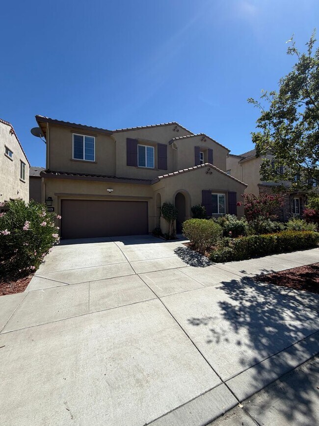 Building Photo - 3 Bedroom | 2.5 Bathroom | Single Family Home
