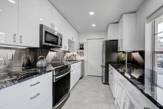 Building Photo - 279 Cape Cod Cir