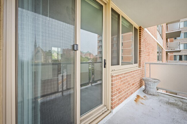Building Photo - 1 E University Pkwy