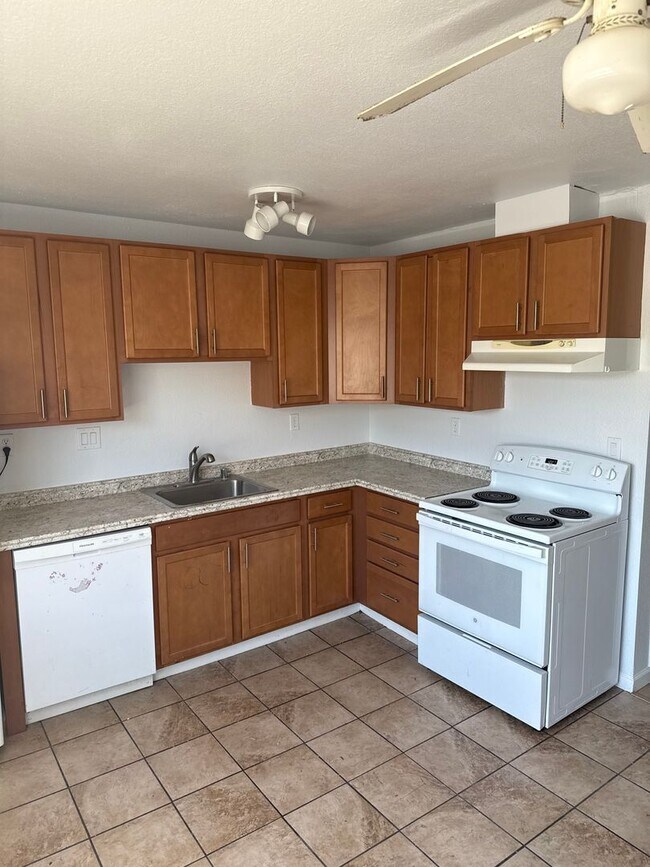 Building Photo - Pleasant 2-Bedroom, 1-Bath Condo in Antioc...