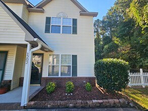 Building Photo - 1202 Pueblo Dr