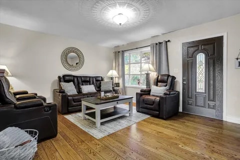 Foto del edificio - 6251 Burnt Chimney Rd