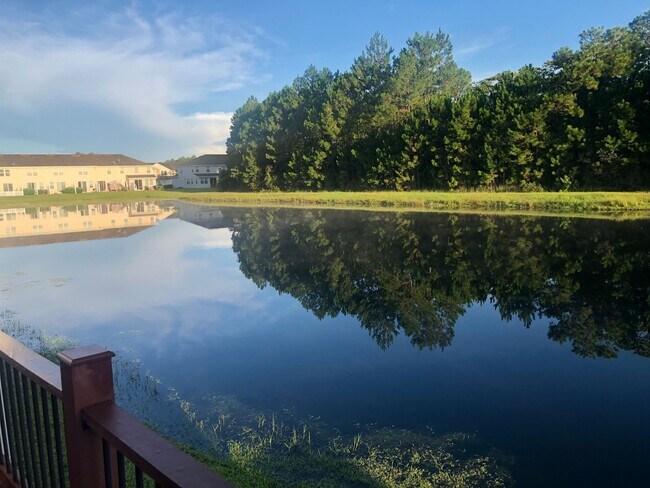 Building Photo - 3 Bedroom 2.5 bath Available in Bartram Vi...
