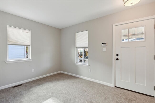Building Photo - Recently Renovated 4B/3B Twin In Malvern B...