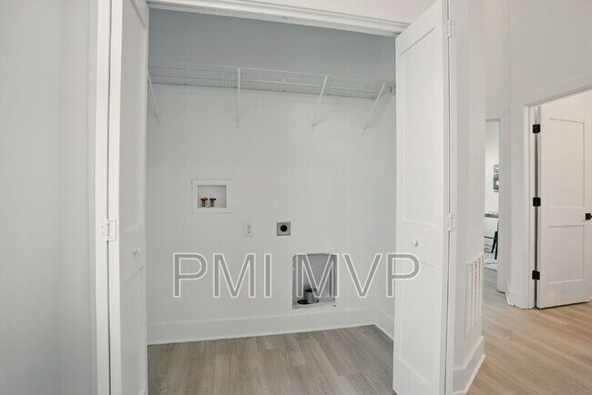 Building Photo - 92 E Innis Ave