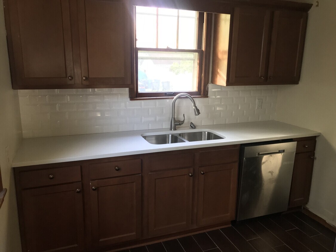 Foto principal - 3 Bedroom 1 Bathroom House in Minneapolis!