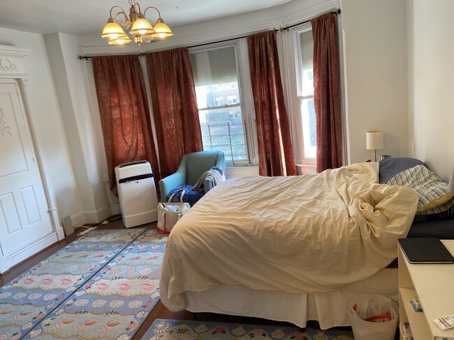 bedroom - 4439 Spruce St