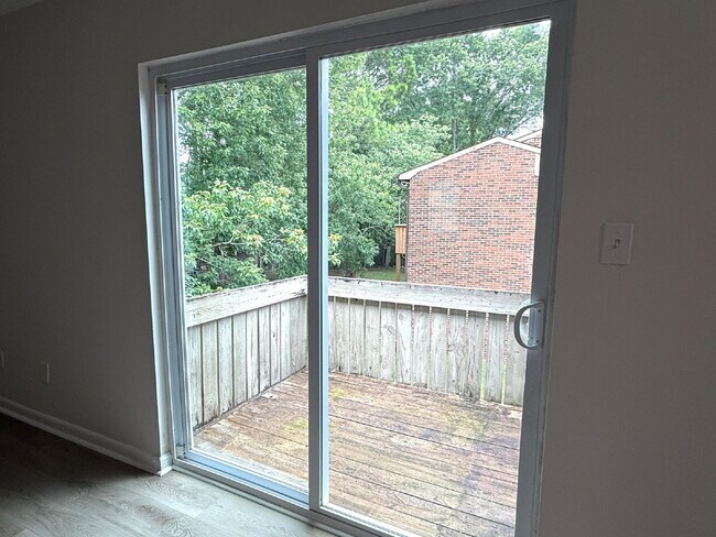 Building Photo - "Charming 2-Bed Oasis in Huntsville - Cozy 869 Sq. Ft. Retreat!"