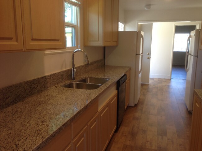 Foto del edificio - 298 Ramona Dr