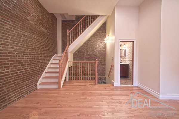 Building Photo - 174 Hoyt St