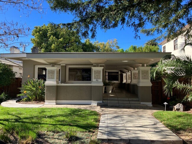 Foto del edificio - Charming Craftsman 2-Bedroom Home with Upd...