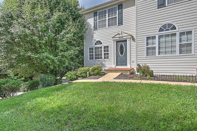 Building Photo - 228 Amanda Ln