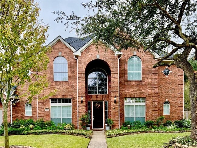 Building Photo - 318 Winding Oak Ln