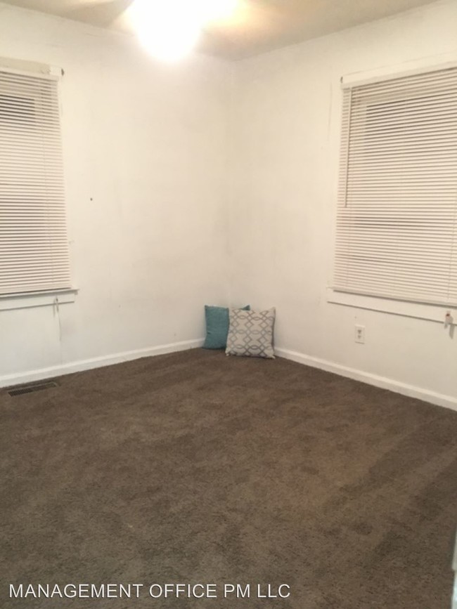 Building Photo - 2 br, 1 bath House - 420 S Oak Street
