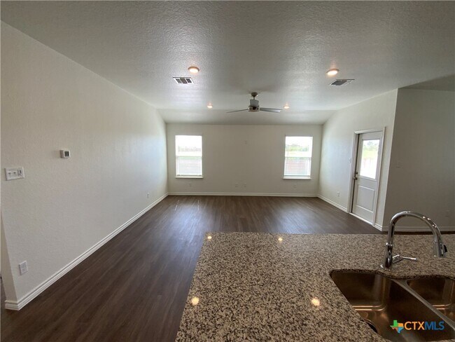 Building Photo - 212 Hemp Hl