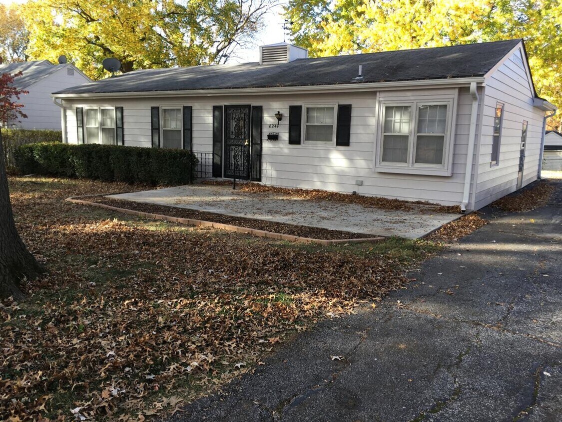 8244 Madison Ave, Kansas City, MO 64114 House Rental in Kansas City