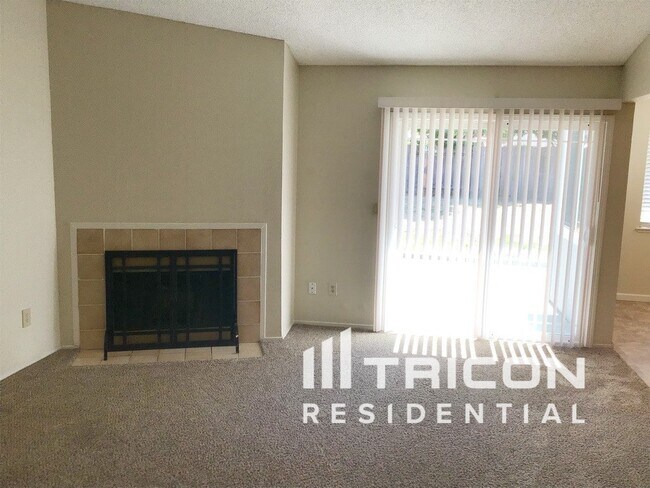 Foto del edificio - 9411 Aizenberg Cir