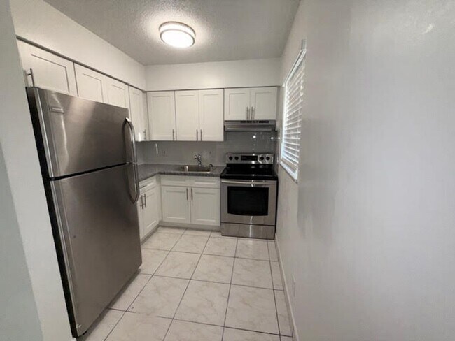 Building Photo - 497 NW 40 Ct Oakland Park, FL 33309