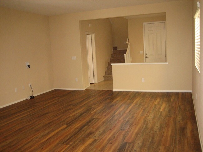 Foto del edificio - 4 Bedrooms, 2.5 Baths, 2 Car Garage, All a...