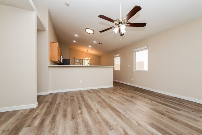 Foto del edificio - 4929 Whispering Spring Ave
