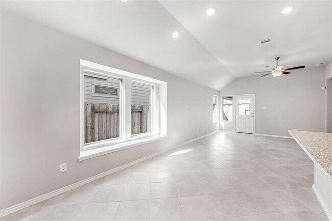 Foto del edificio - 5018 Mint Orchard Dr