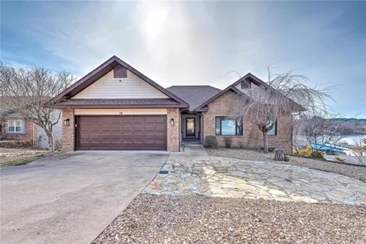 Primary Photo - Beautiful Lake Front Home on Loch Lomond!