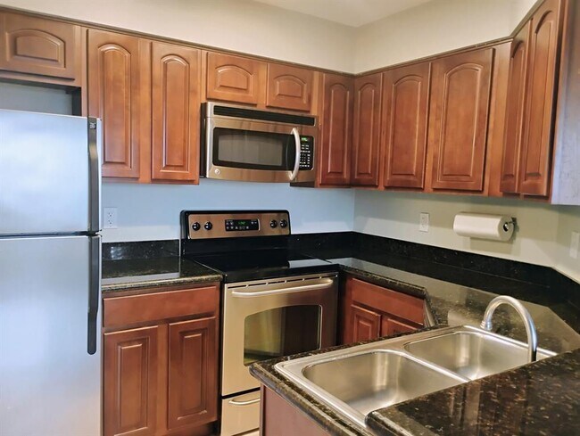 Building Photo - 6000 Shepherd Mountain Cove