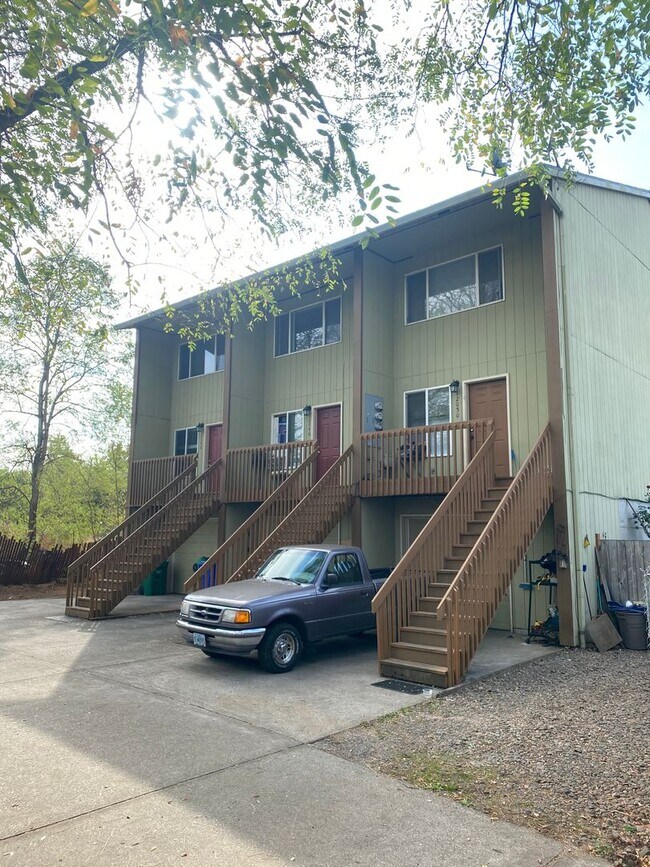 Foto del edificio - 12042 SE Raymond St