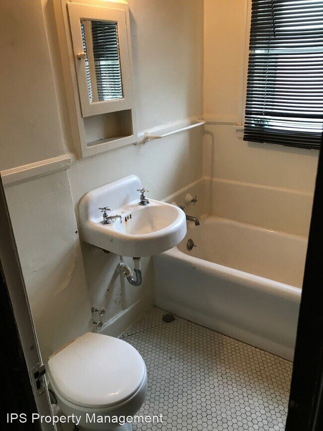 Building Photo - Studio, 1 bath Apartment - 1140 Ashland