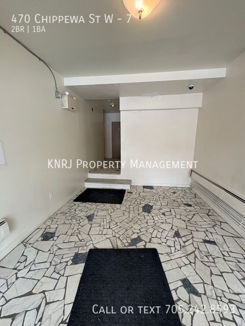 Photo du bâtiment - Large Two Bedroom Apartment (Third Floor)