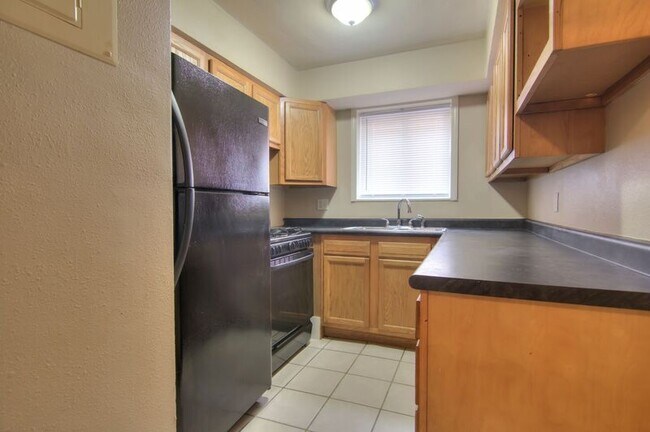 Foto del edificio - 3508 Russell Blvd