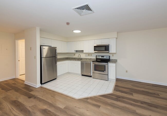 Interior Photo - Chestnut Hill East (CHE)