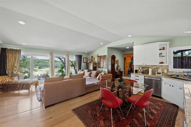 Foto del edificio - 16018 Pool Canyon Rd