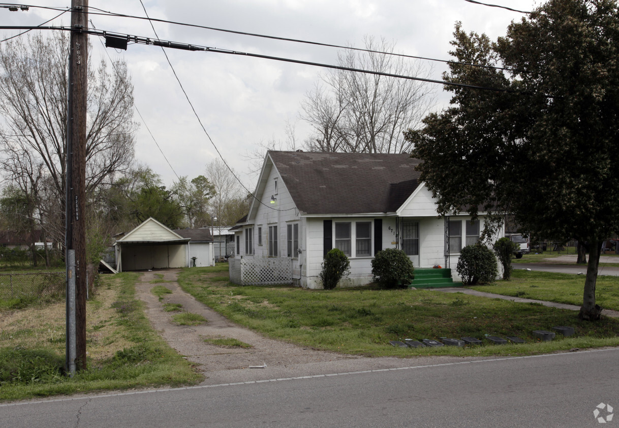 Building Photo - Shady Lane Mobile Home Park