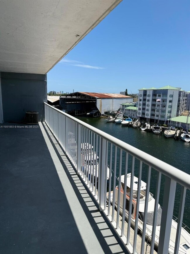 Foto del edificio - 1800 NW 24th Ave