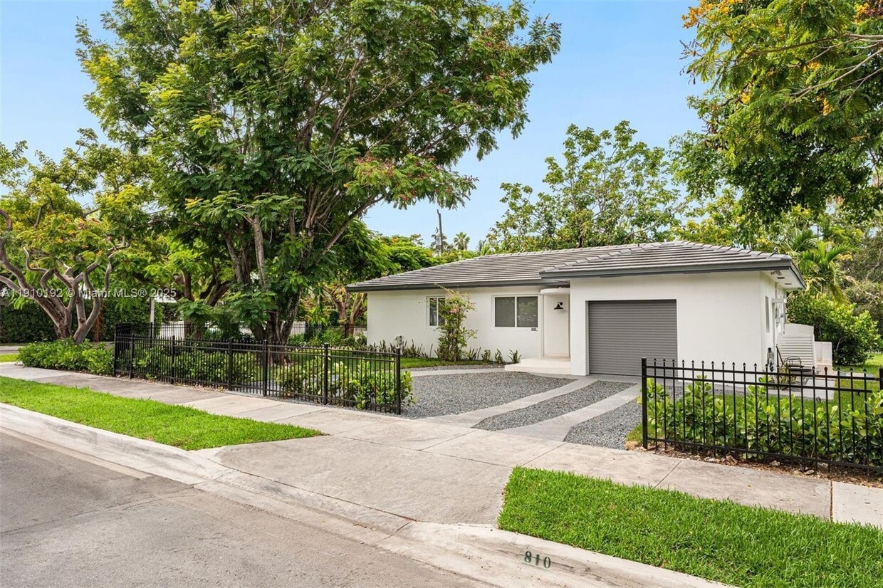 Primary Photo - 810 NW 7th St